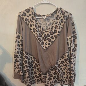 Leopard Print V-Neck Women's Top Size Large